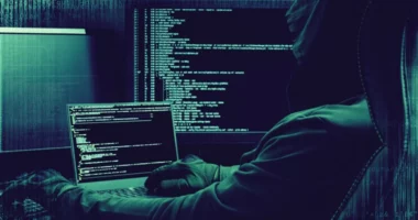 Varshava gjithashtu denoncon sulmet kibernetike ruse