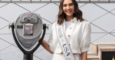 Miss SHBA heq dorë papritur nga titulli