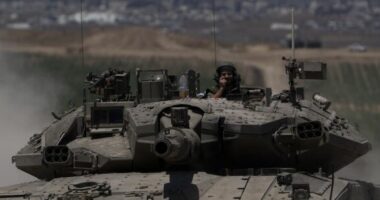 Tanket izraelite shihen për herë të parë në qendër të Rafahut