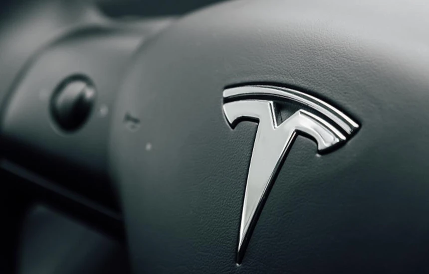 Tesla heq dorë nga plani për prodhimin e 20 milionë automjeteve në vit