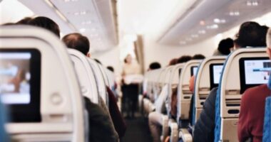 Disa “sekrete” që duhet t’i dini kur jeni në avion