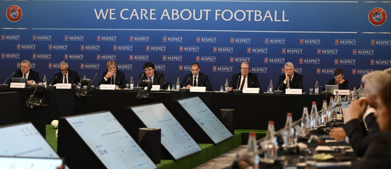 UEFA vendosi, mësoni ku do të zhvillohen finalet e kompeticioneve europiane për vitet 2026 e 2027