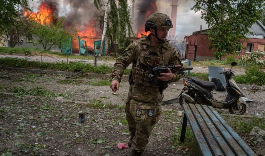 Rusia hap front të ri ndërsa Ukraina pret armët perëndimore