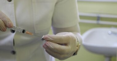 Hulumtimi: Më shumë se 60 për qind e popullsisë është gati të vaksinohet sërish kundër korovirusit