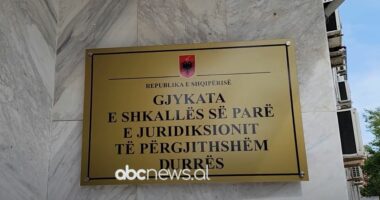 Bojkot seancave gjyqësore/ Durrës, avokatët: Nuk lejohemi të hyjmë në gjykatë