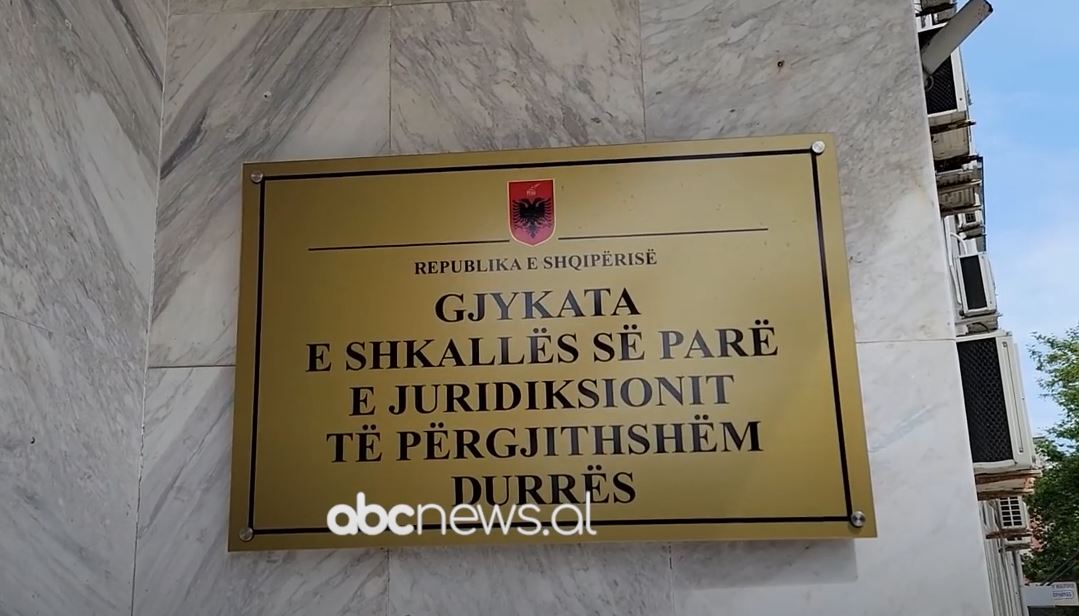 Bojkot seancave gjyqësore/ Durrës, avokatët: Nuk lejohemi të hyjmë në gjykatë