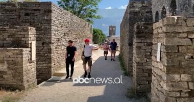 Turistët, interes për historinë/ Vizitorët në Gjirokastër: Na pëlqen arkitektura, qyteti i veçantë