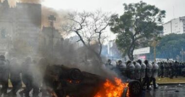 Kongresi miratoi reformën e shumë kundërshtuar, protesta masive në Argjentinë