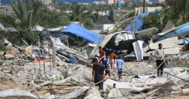 Tanket izraelite përparojnë në zona në veri dhe jug të Gazës