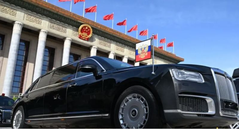 Putin i dhuron Kim Jong Un një makinë luksoze të prodhuar nga Rusia