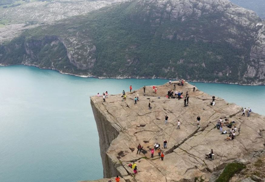 40-vjeçari humb jetën tragjikisht, bie nga shkëmbi në Norvegji