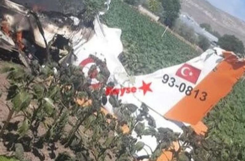 Rrëzohet avioni në Turqi, humbin jetën pilotët