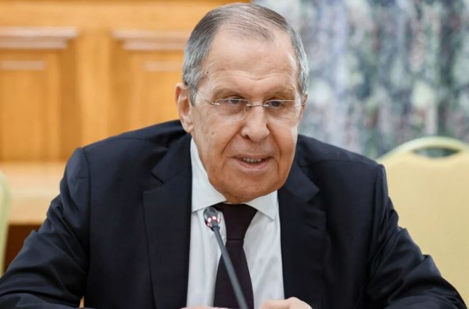 Lavrov: Ushtria franceze në Ukrainë do të ishte ‘objektiv legjitim’ për Rusinë