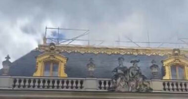 Zjarr në Pallatin e Versajës në Francë, evakuohen turistët