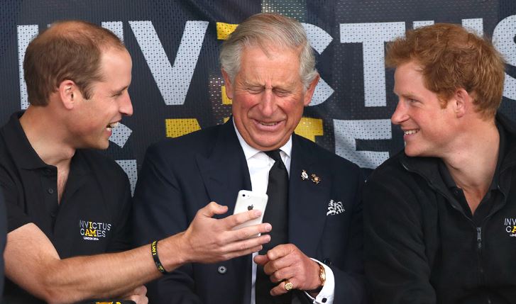 Princi William ndalon Harryn të kthehet në në familjen mbretërore