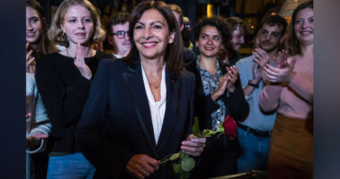 Kryebashkiakia e Parisit premton se do të lahet në lumin Sena pas zgjedhjeve