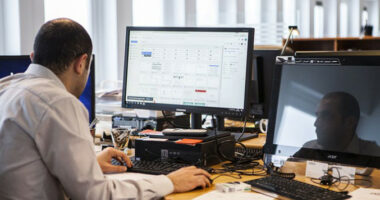 Në 2021, 4.9 milionë qytetarë të BE-së ishin të punësuar në sektorin e financave dhe sigurimeve