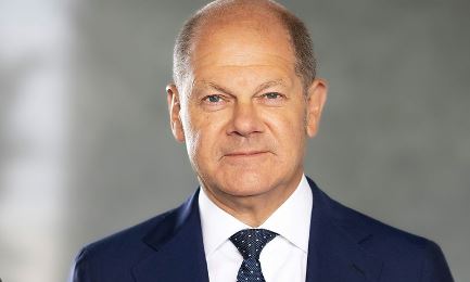 Scholz: Vendimi për të lejuar Ukrainën të përdorë armët gjermane nuk kontribuon në përshkallëzim