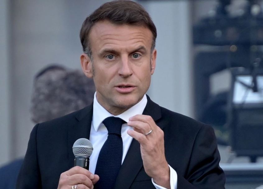 Macron thirrje francezëve që të votojnë kundër ekstremit të djathtë