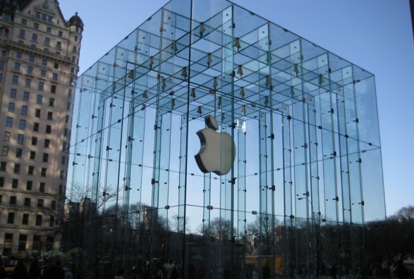 Rritet vlera e Apple, kompania e parë që kalon 1 trilion dollarë