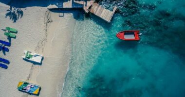 Media franceze “EnVols”: Zbuloni Ksamilin, plazhin më të bukur në Shqipëri