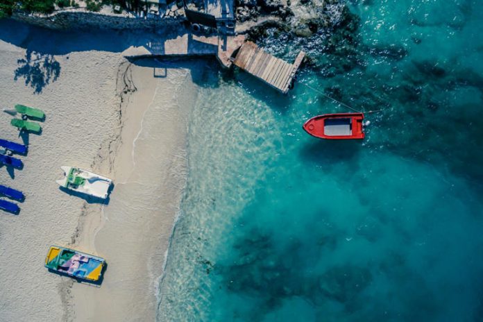 Media franceze “EnVols”: Zbuloni Ksamilin, plazhin më të bukur në Shqipëri