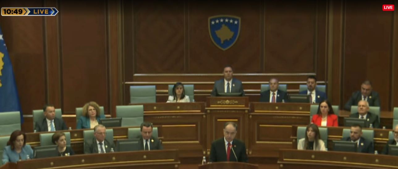 Begaj në Kosovë për ditën e çlirimit/ Kurti nuk arriti ta përjashtojë nga protokolli dhe fjalimi në ceremoni