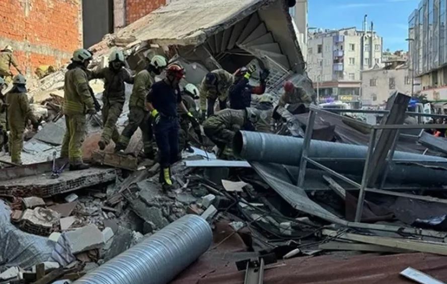 Shembet një ndërtesë 4-katëshe në Stamboll, raportohet për persona të bllokuar nën rrënoja