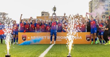 Futbolli i vajzave/ Presidenti i FIFA-s uron Vllazninë për titullin kampion