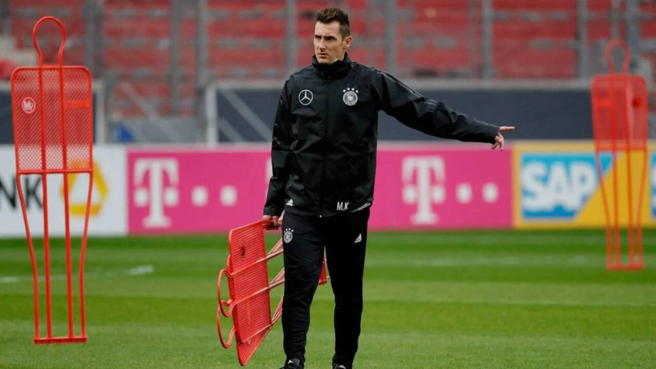 Klose i rikthehet futbollit, “bomberi” legjendar merr drejtimin e klubit të Bundesliga 2