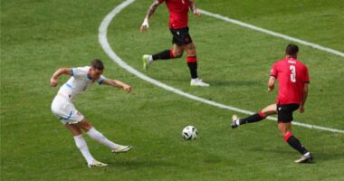 Gjeorgjia siguron pikën e parë në një turne madhor, “Kryqtarët” ndalin Çekinë në Hamburg