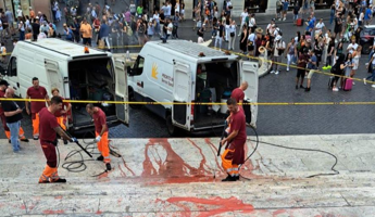 Bojë të kuqe në shkallët e Piazza di Spagna, aktivistët në Romë thirrje kundër dhunës ndaj grave