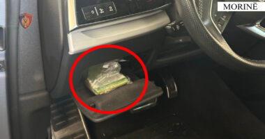 Tentoi të fuste 15 mijë euro të padeklaruara përmes Pikës Kufitare të Morinës, procedohet penalisht malazezi