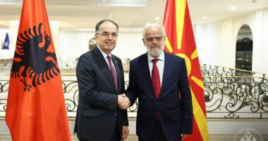 Begaj në RMV, pritet nga kryeministri Talat Xhaferi: Përmbushi detyrimet kushtetuese në realizimin e zgjedhjeve