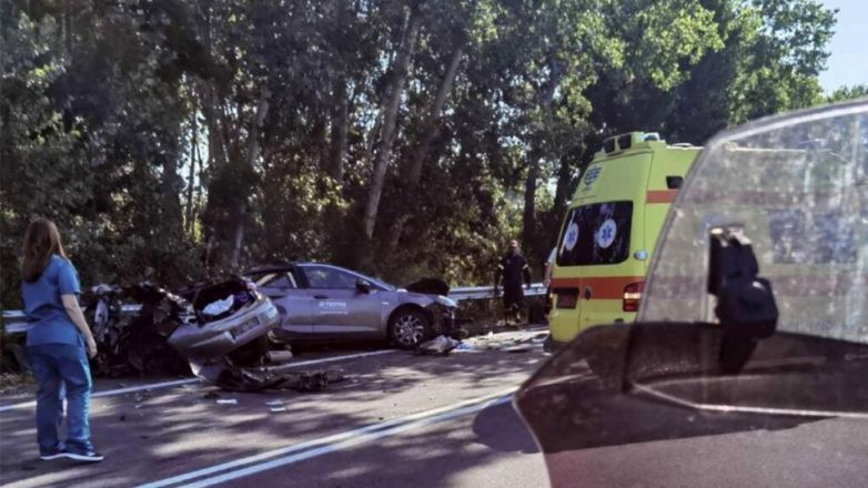 EMRAT/ Automjeti përplaset me autobusin në Greqi, vdesin 4 të rinj, mes tyre një shqiptar