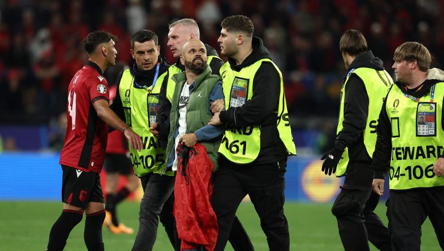 UEFA “kundër” spektaklit “kuqezi” në Dortmund, nis procedimi disiplinor kundër “Kuqezinjve”