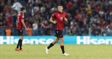 Asllani, “mister catering”, e përditshmja “Marca” thur elozhe për mesfushorin