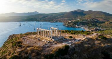 Gjendet në një plazh pranë Athinës trupi i vdekur i një burri me një peshë të lidhur në këmbë