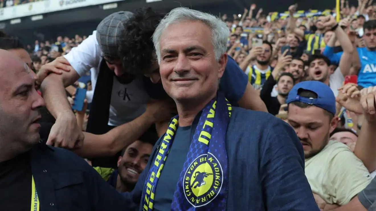 Fenerbahce hyn fuqishëm në merkato, Mourinho kërkon në Stamboll “yllin” anglez