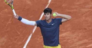 Tenis/ Alcaraz shkruan “historinë” në Paris, tenisti spanjoll triumfon në finalen e Roland Garros
