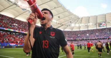 Daku i bashkohet tifozëve në koret ofenduese, reagon Federata e Futbollit të Maqedonisë së Veriut