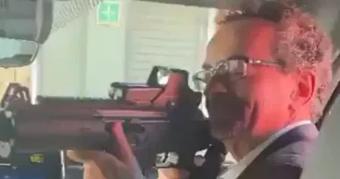VIDEO/ I drejtoi armën një punonjësi, shkarkohet ambasadori britanik në Meksikë