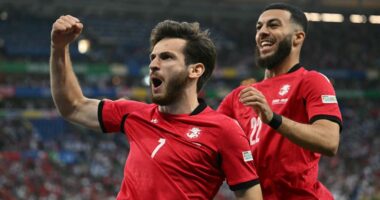 Kvaratskhelia “surprizon” idhullin e tij, Gjeorgjia udhëheq përballë “Luzitanëve”