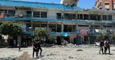 UNRWA: Godina e OKB që u sulmua nga Izraeli strehonte 6 mijë palestinezë të zhvendosur nga lufta