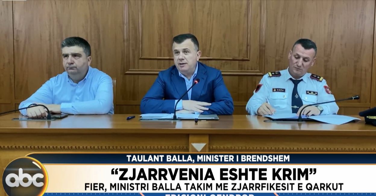 “Zjarrvënia është krim”/ Fier, ministri Balla takim me zjarrfikësit e qarkut