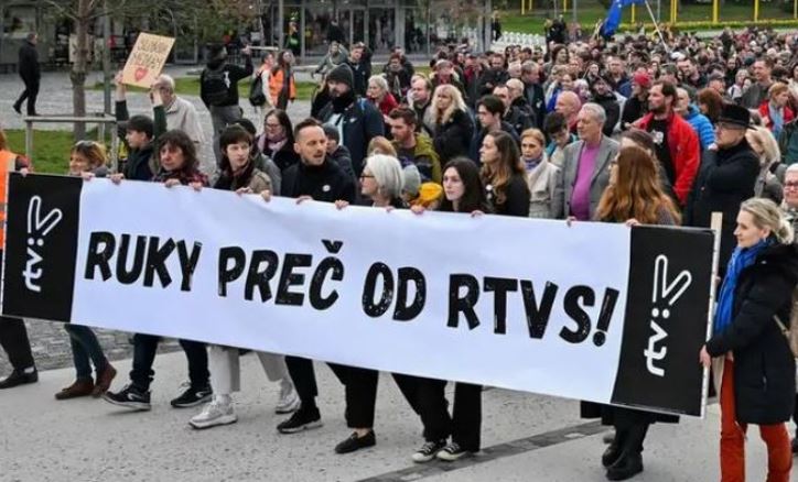 Sllovakia mbyll radion dhe televizionin publik