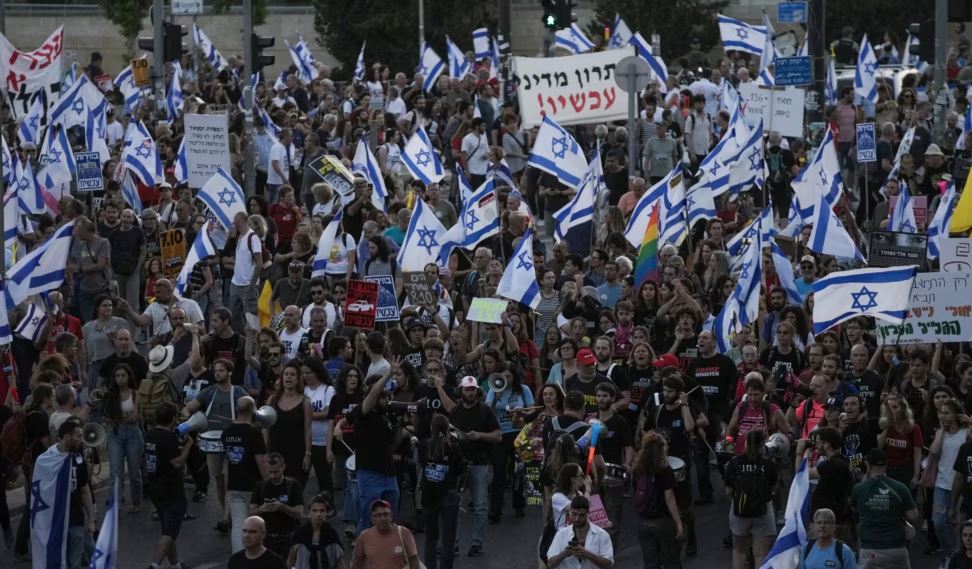 Lufta në Gaza/ Izrael, protesta masive kundër kryeministrit Netanyahu