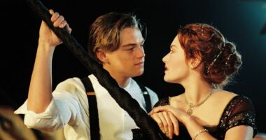 Kate Winslet: Skenat romantike të “Titanic” ishin makth