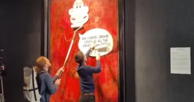 Aktivistët vandalizuan portretin e Mbretit Karli III në Londër