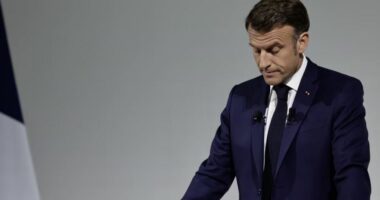 Macron, thirrje poltikanëve të moderuar të mobilizohen për të fituar ndaj së djathtës ekstreme